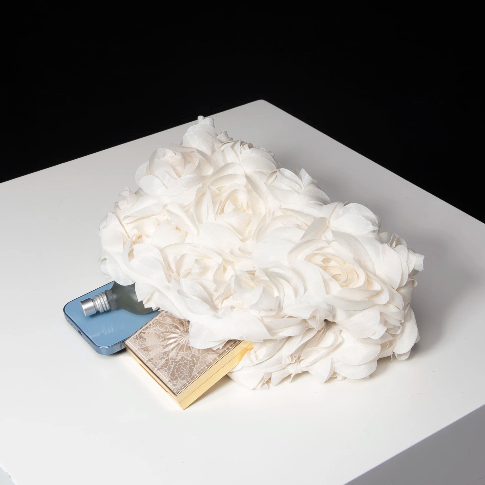 Pochette clutch a motif fleuries roses