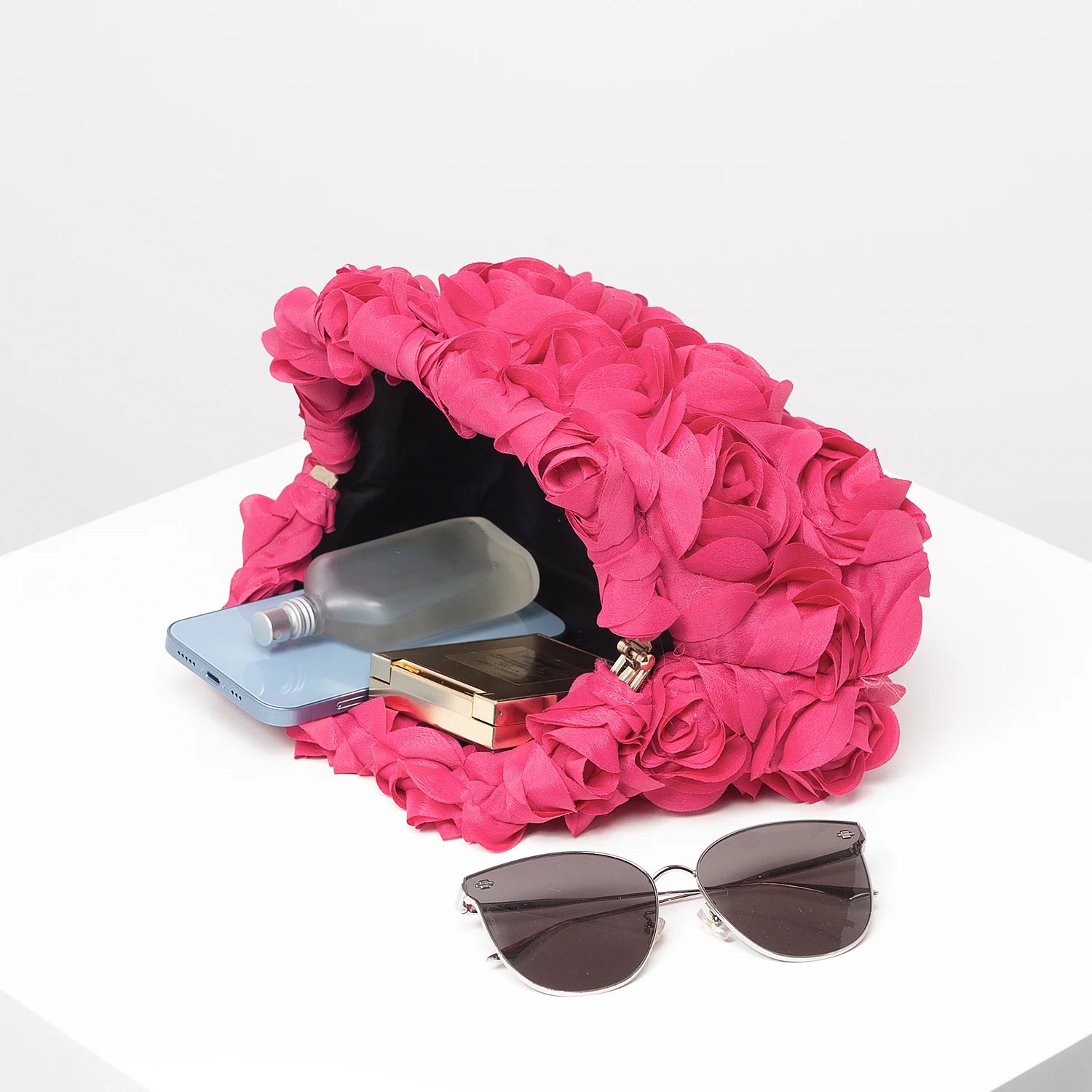 Pochette clutch a motif fleuries roses