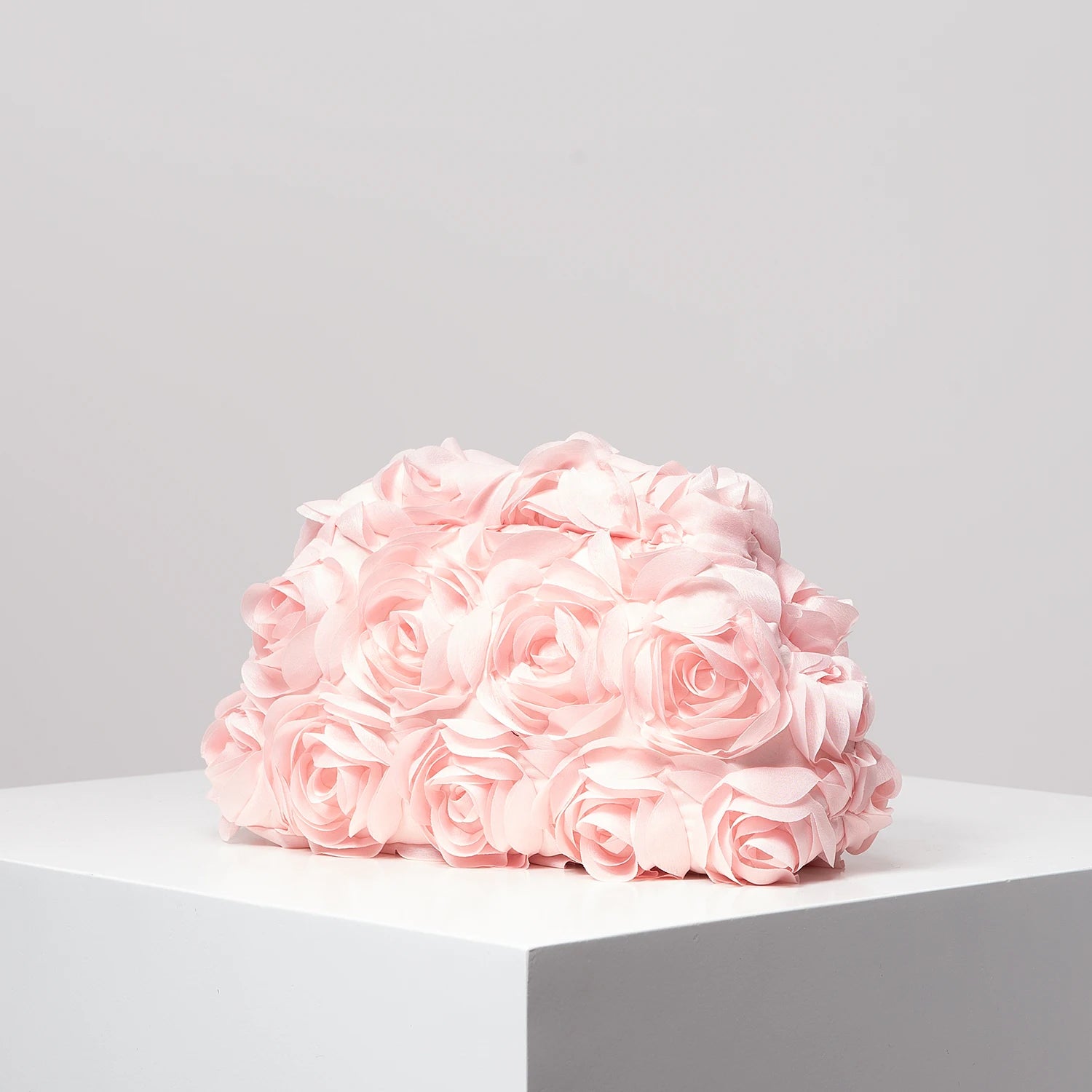 Pochette clutch a motif fleuries roses