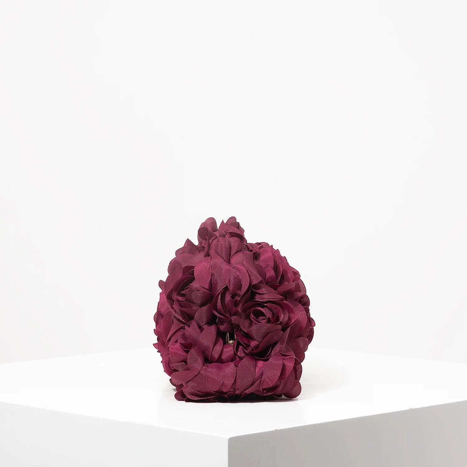 Pochette clutch a motif fleuries roses