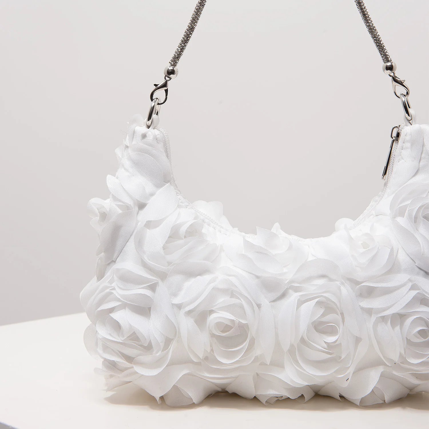 Sac à main orné de roses