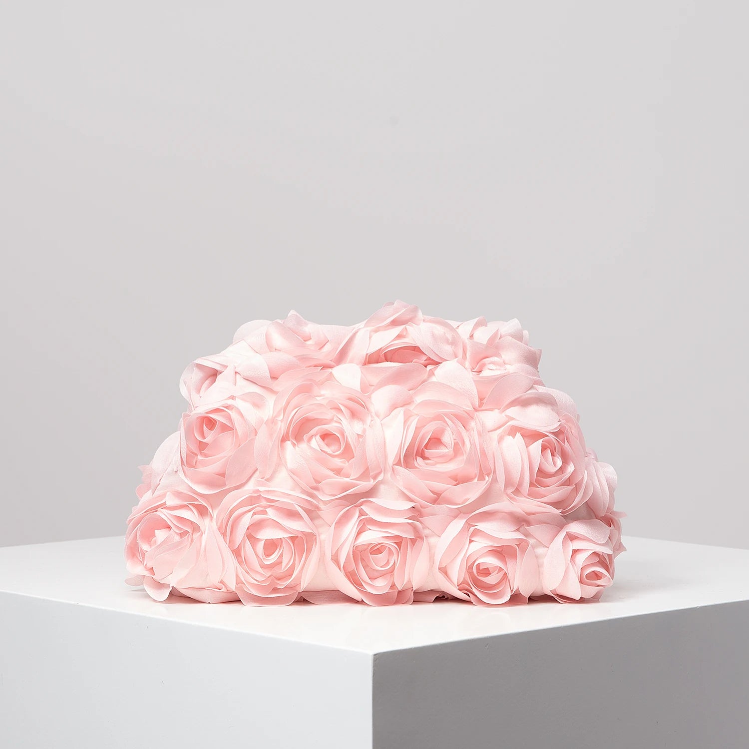 Pochette clutch a motif fleuries roses