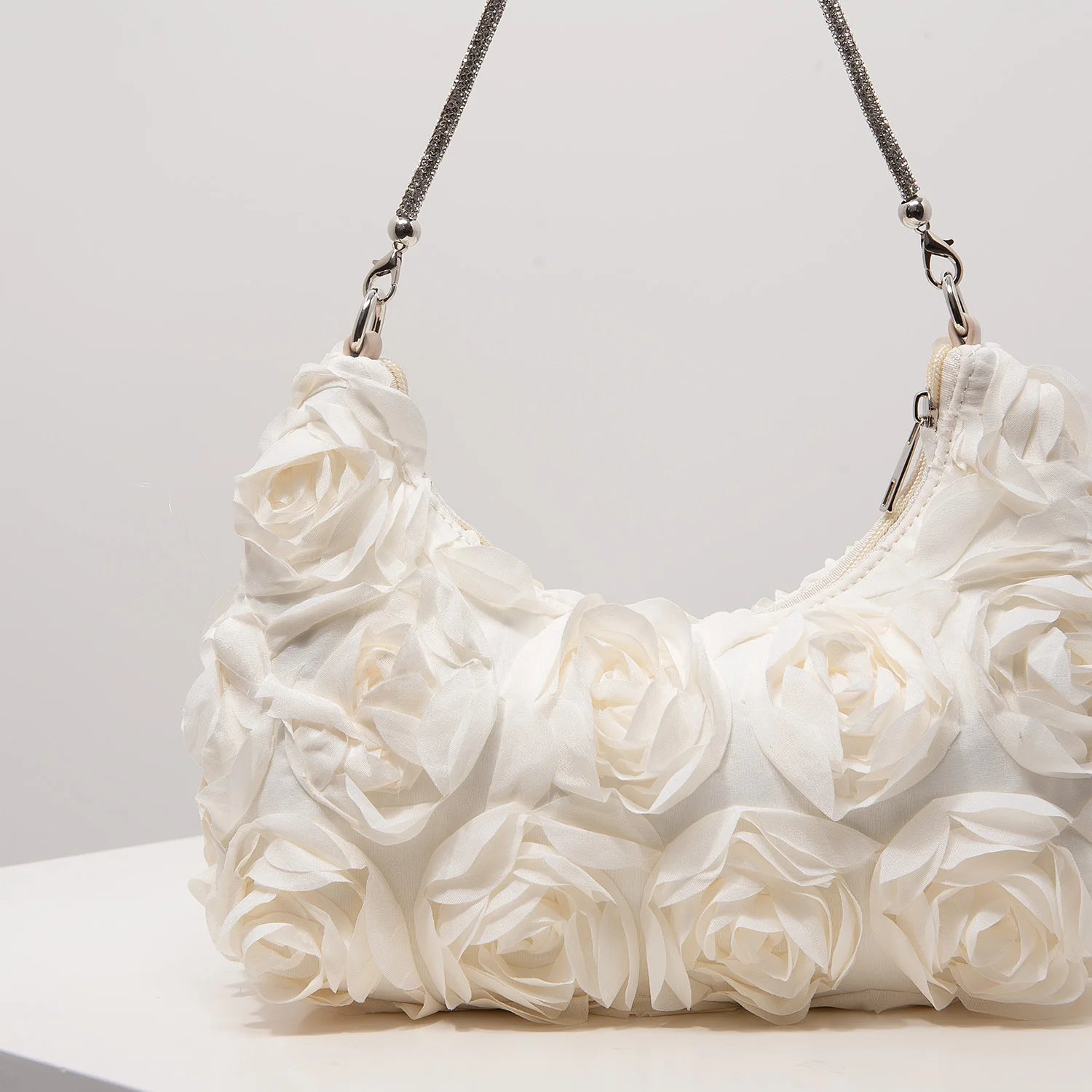 Sac à main orné de roses