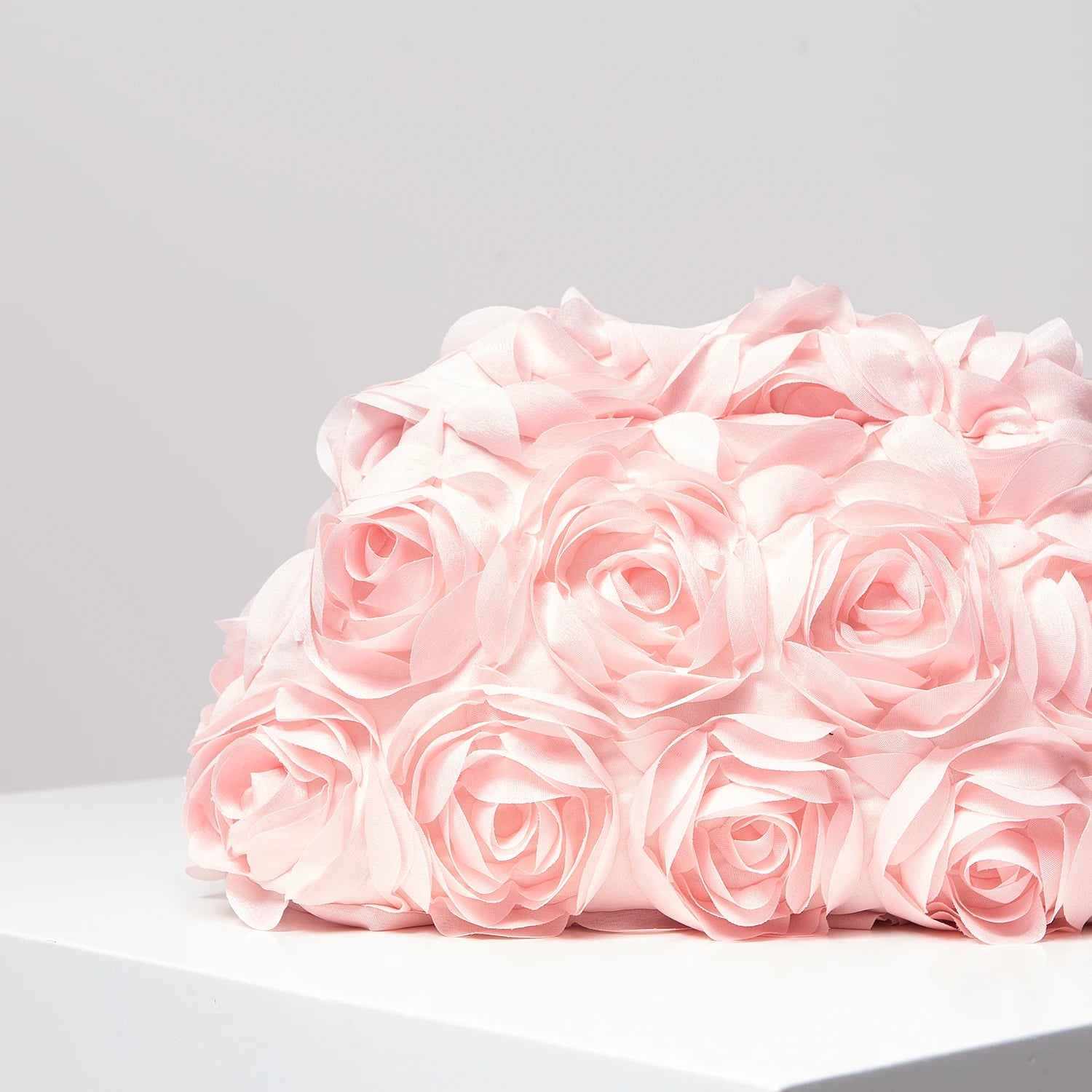 Pochette clutch a motif fleuries roses