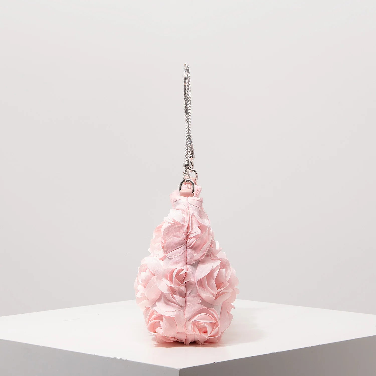 Sac à main orné de roses