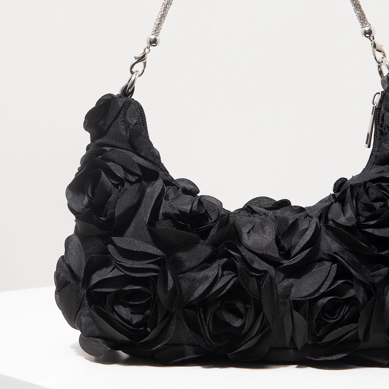 Sac à main orné de roses