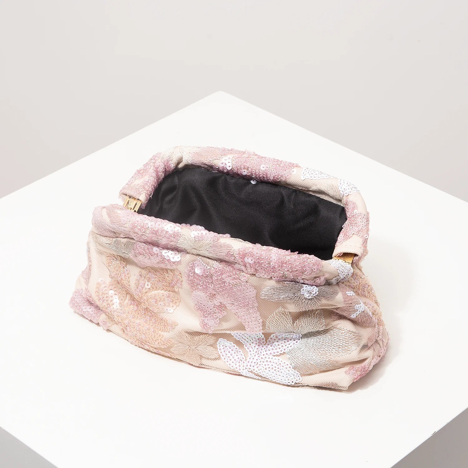 Pochette clutch florales perlées