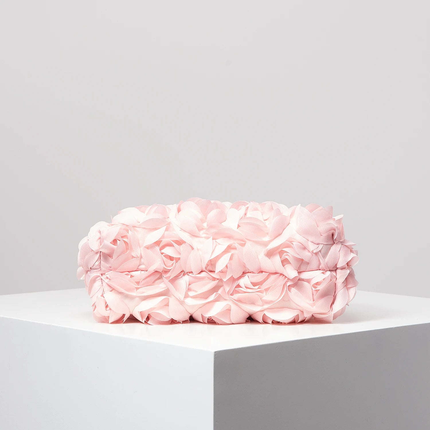 Pochette clutch a motif fleuries roses