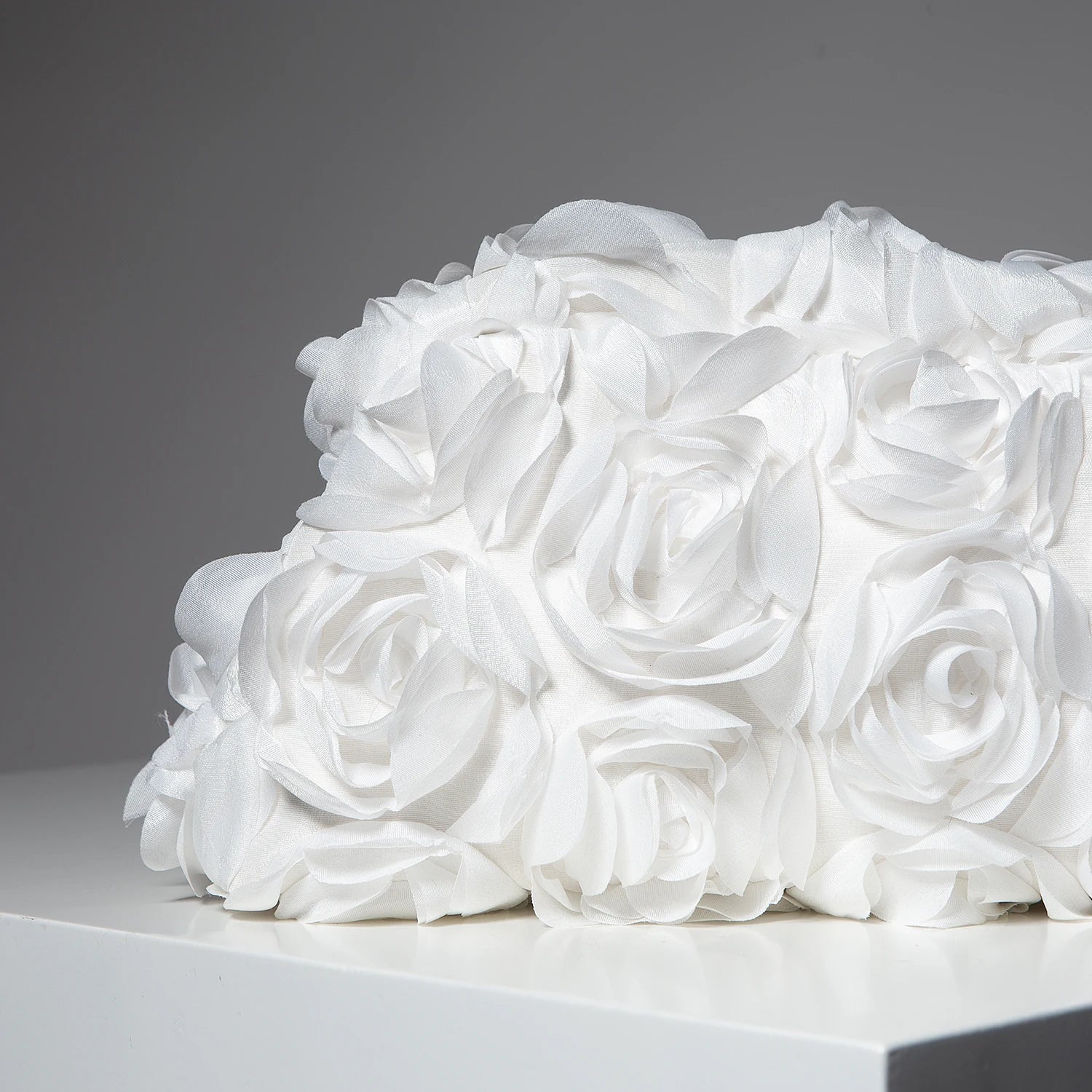 Pochette clutch a motif fleuries roses