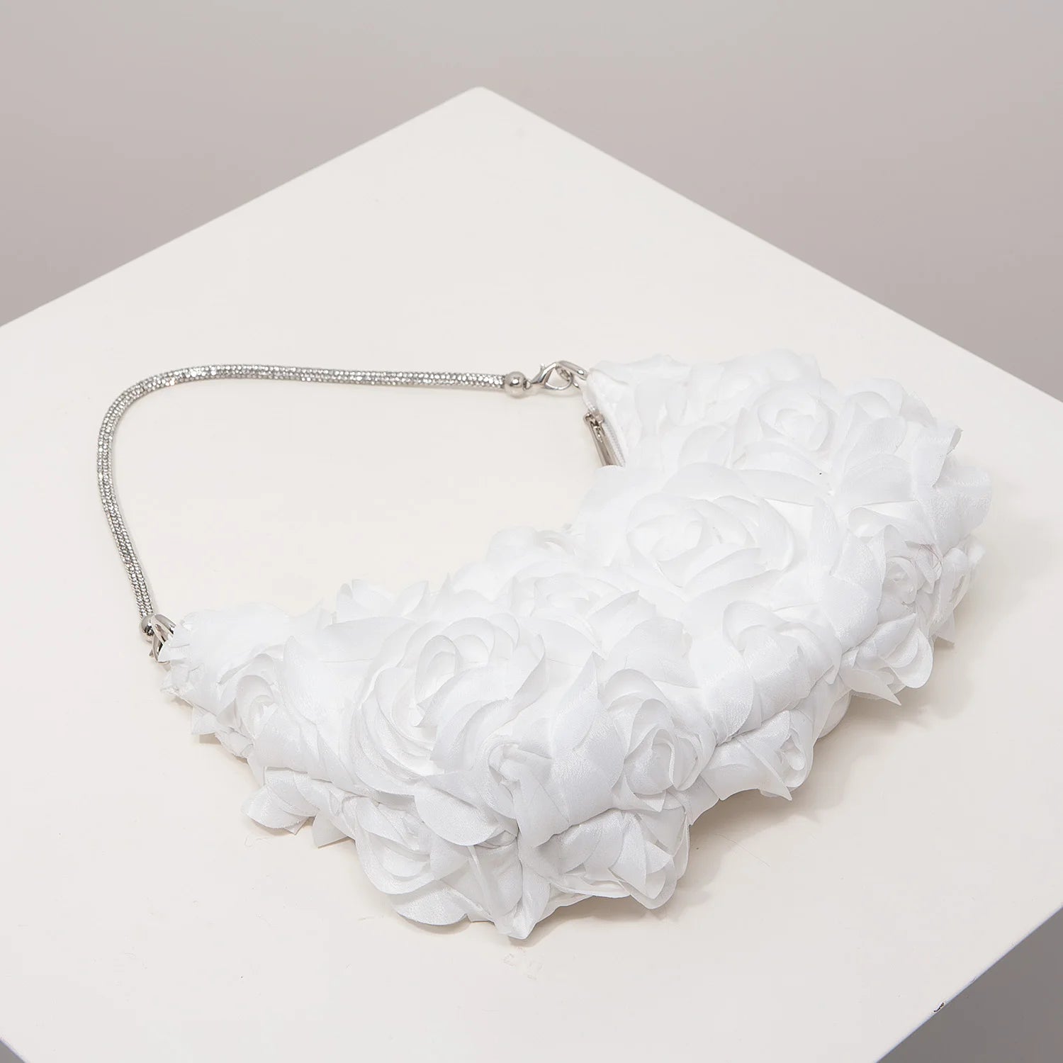 Sac à main orné de roses