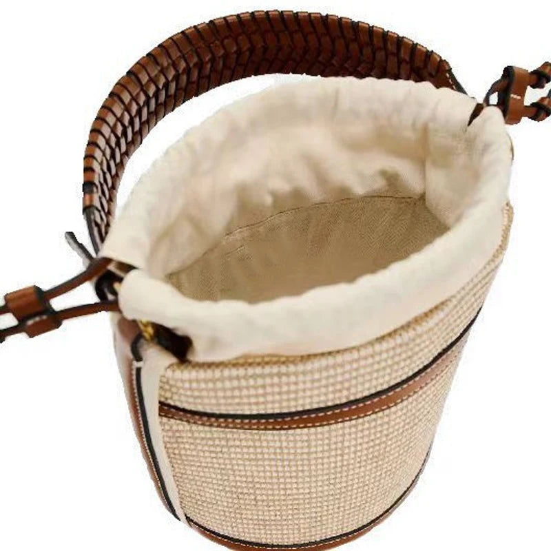 Sac à main bucket en paille panneauté