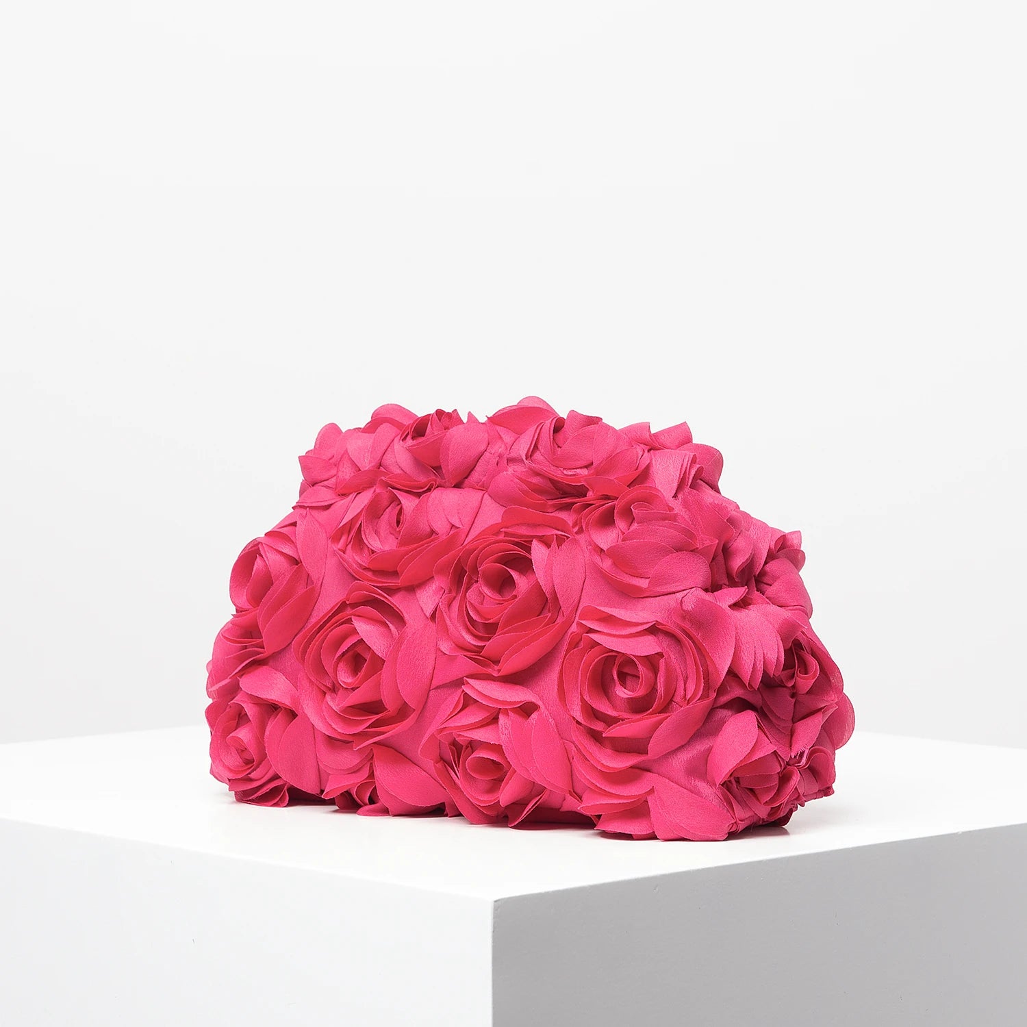 Pochette clutch a motif fleuries roses