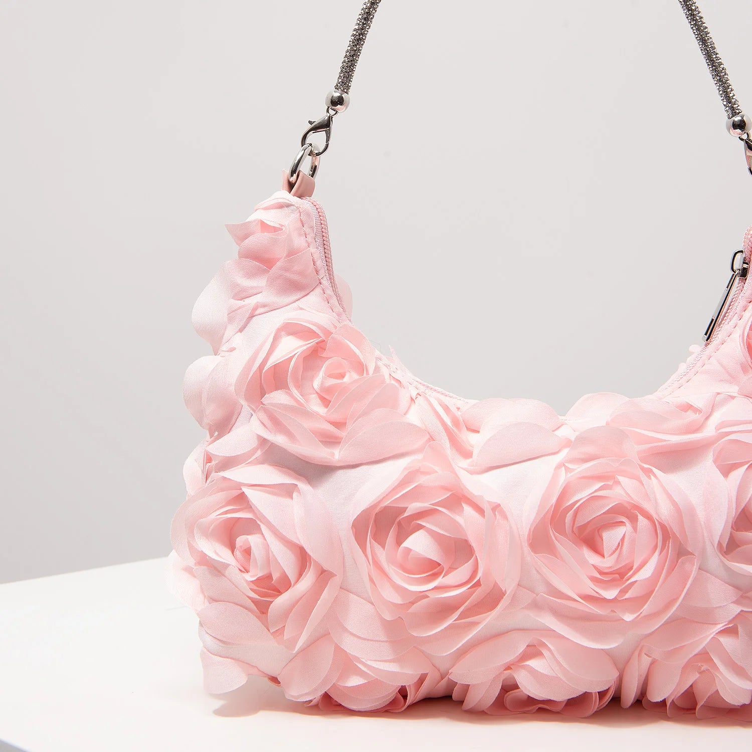 Sac à main orné de roses